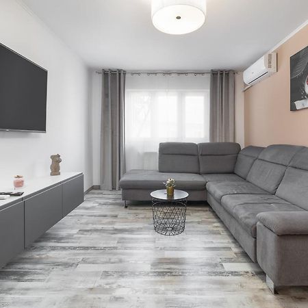 Decebal Flat Apartment Oradea Exterior foto