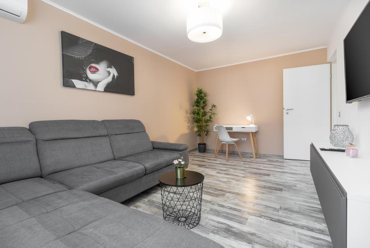 Decebal Flat Apartment Oradea Exterior foto