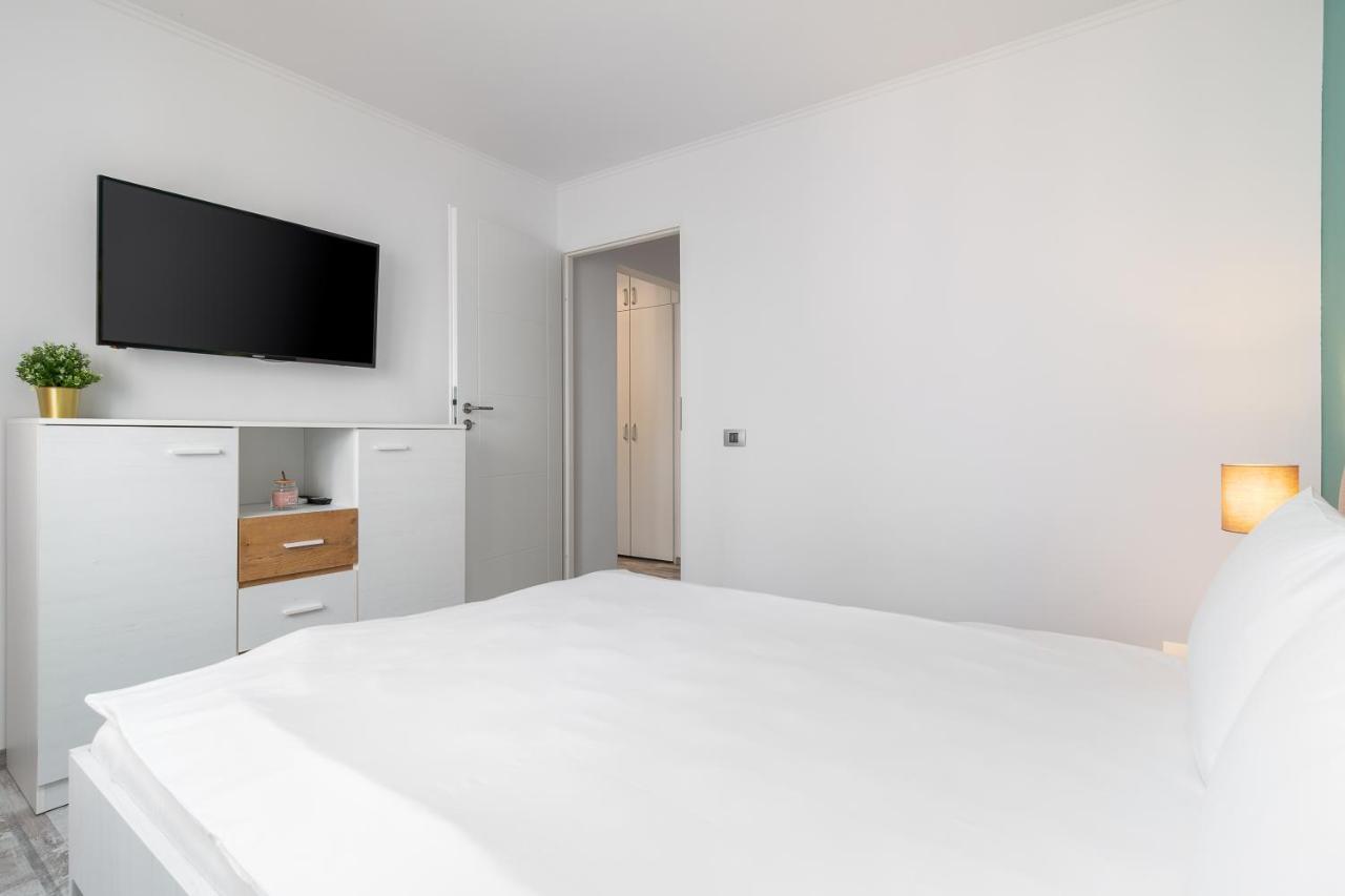 Decebal Flat Apartment Oradea Exterior foto